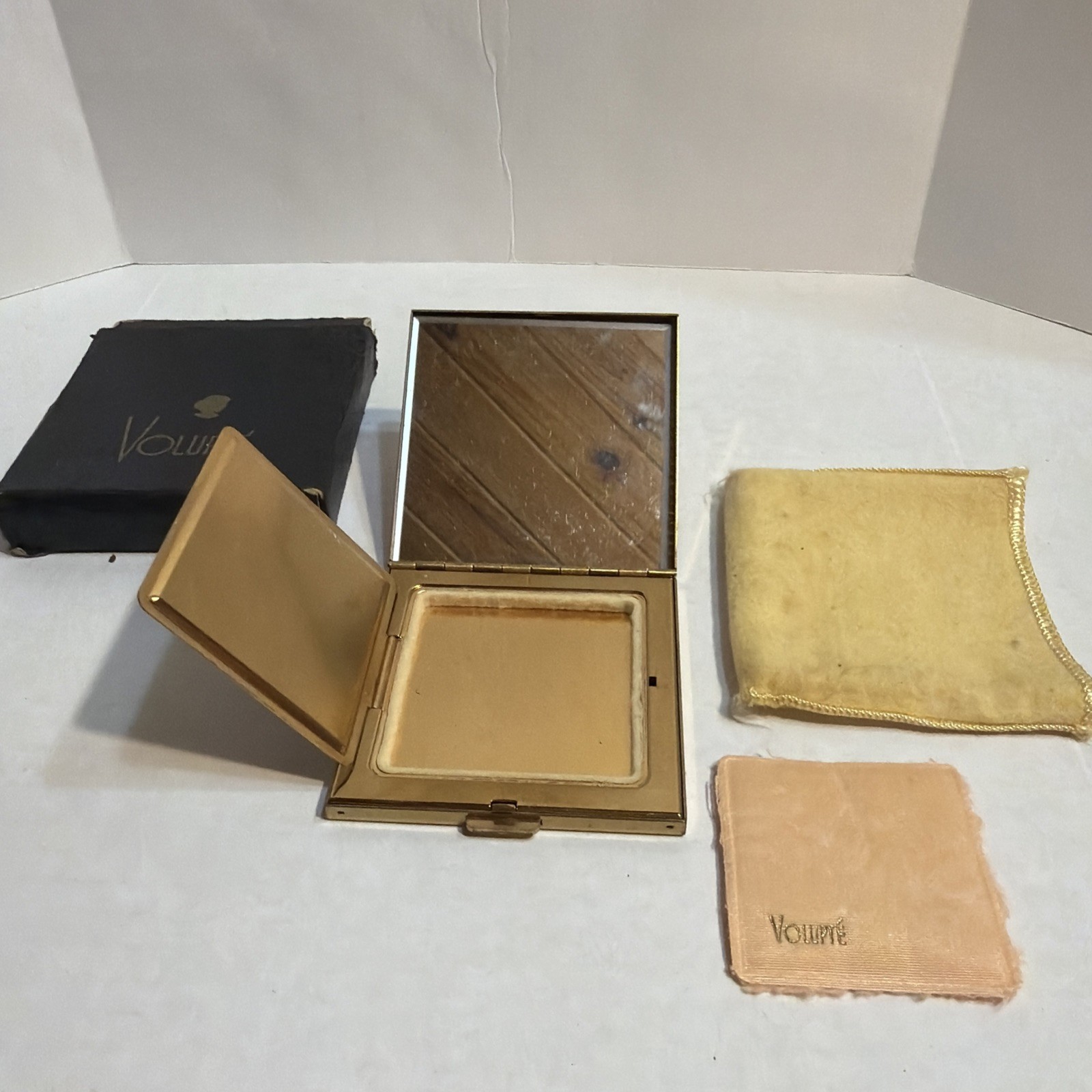 Vintage 1940’s VOLUPTE Gold Tone Compact With Box Cover & Powder Puff Ship 5.00