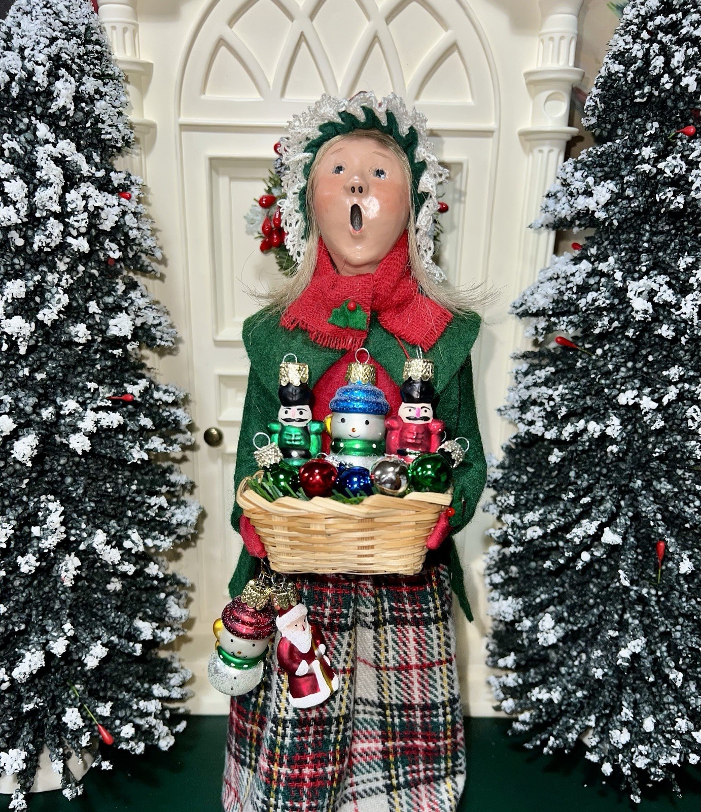 Byers’ Choice Caroler  With Christmas Glass Ornaments 🎄
