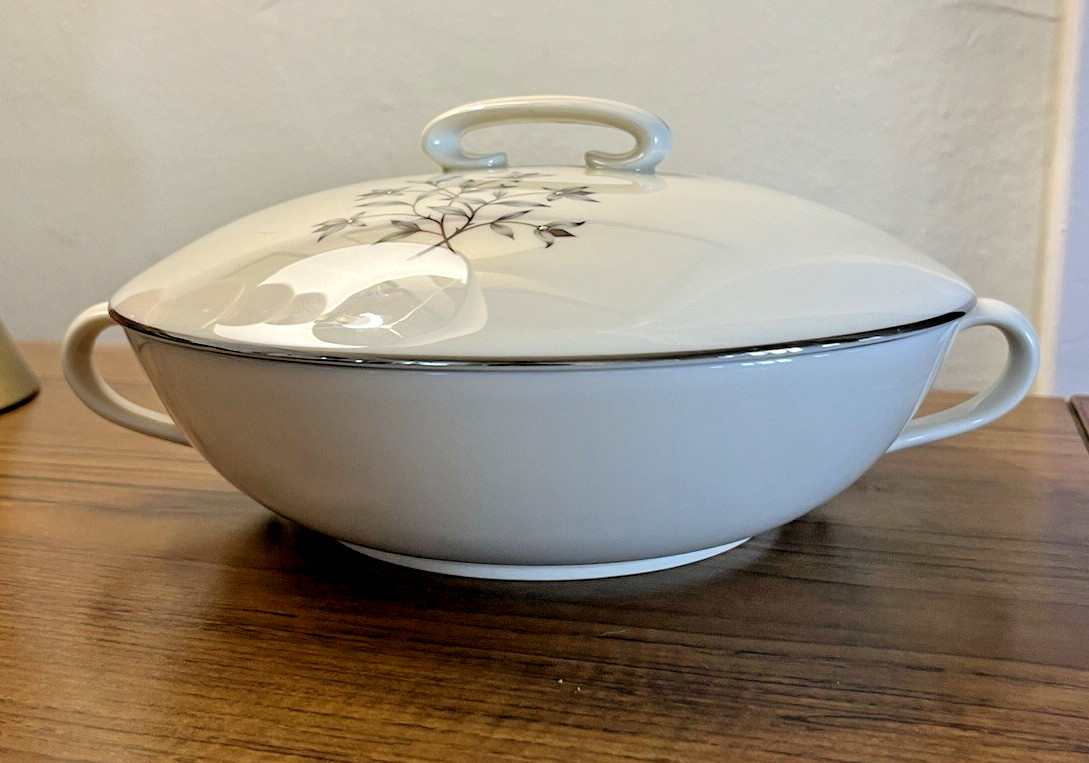 Lenox Princess China Round Covered Vegetable Bowl 8 5/8\