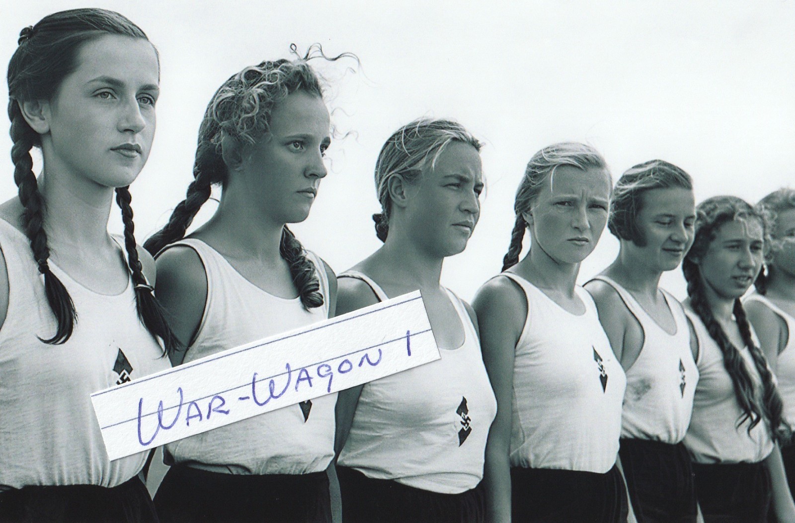 WW II German  Photo ==        Deutscher Mädel League  Bdm Girls...