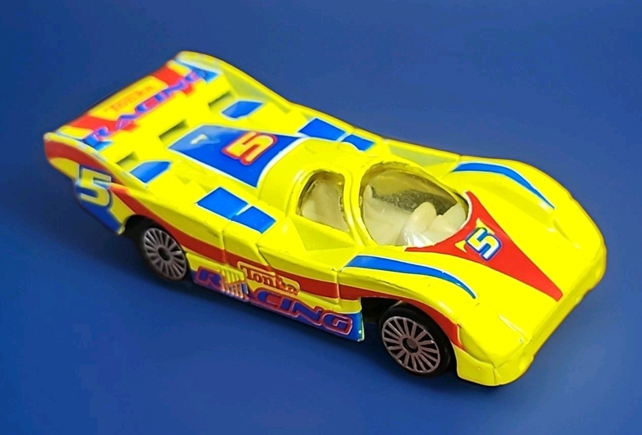 Maisto Porsche 956 Tonka Yellow #5 Racecar 1:64 Diecast Vehicle Car