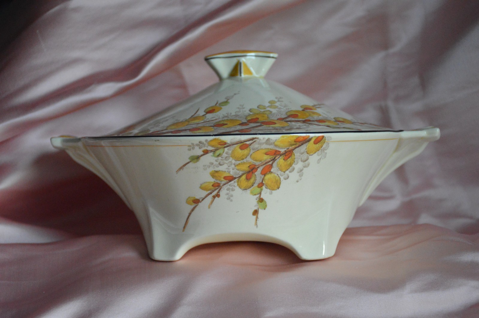 Antique Crown Ducal Art Deco Yellow Pussy Willow Large Tureen With Lid 1920's