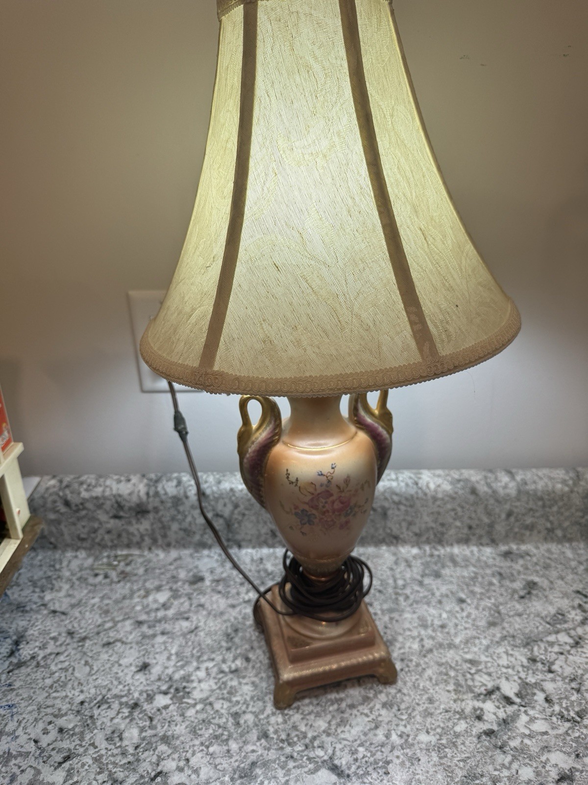 VTG Victorian-Style Hand Painted Ceramic Urn Lamp Floral Bouquet Gold Trim