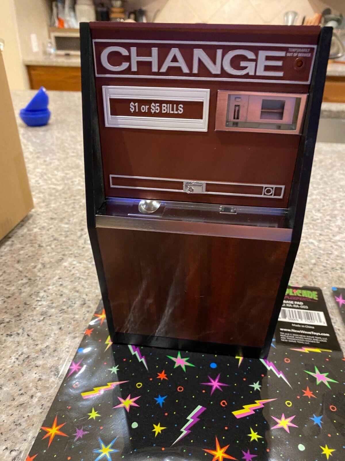 New Wave Toys RepliCade USB Charger Arcade Change Coin Machine SF2 UV mat lot