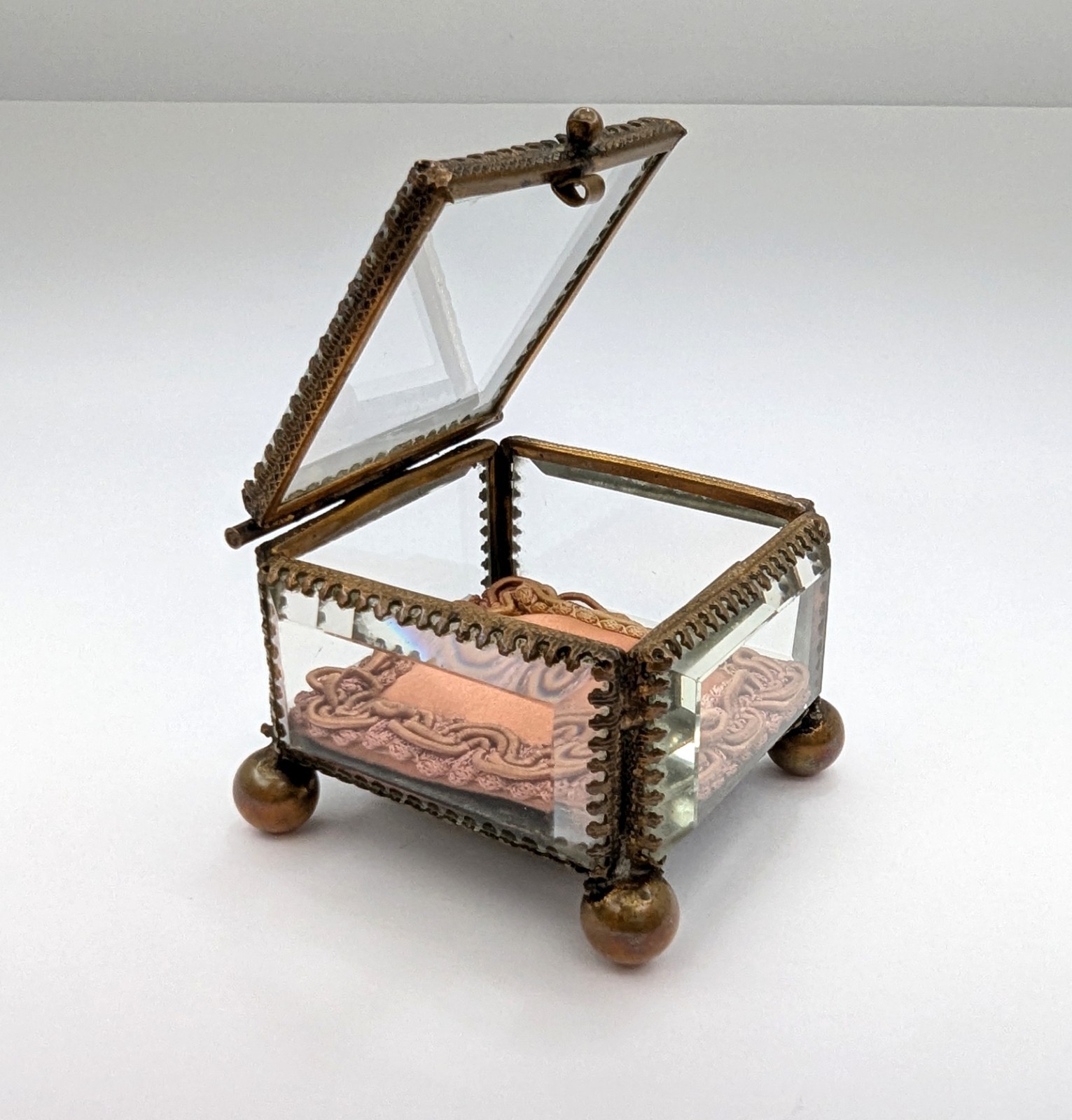 Antique Victorian Vitrine Glass Jewelry Casket Trinkit Box Silk Cushion c1900 Antique Victorian Vitrine Glass Jewelry Casket Trinkit Box Silk Cushion c1900