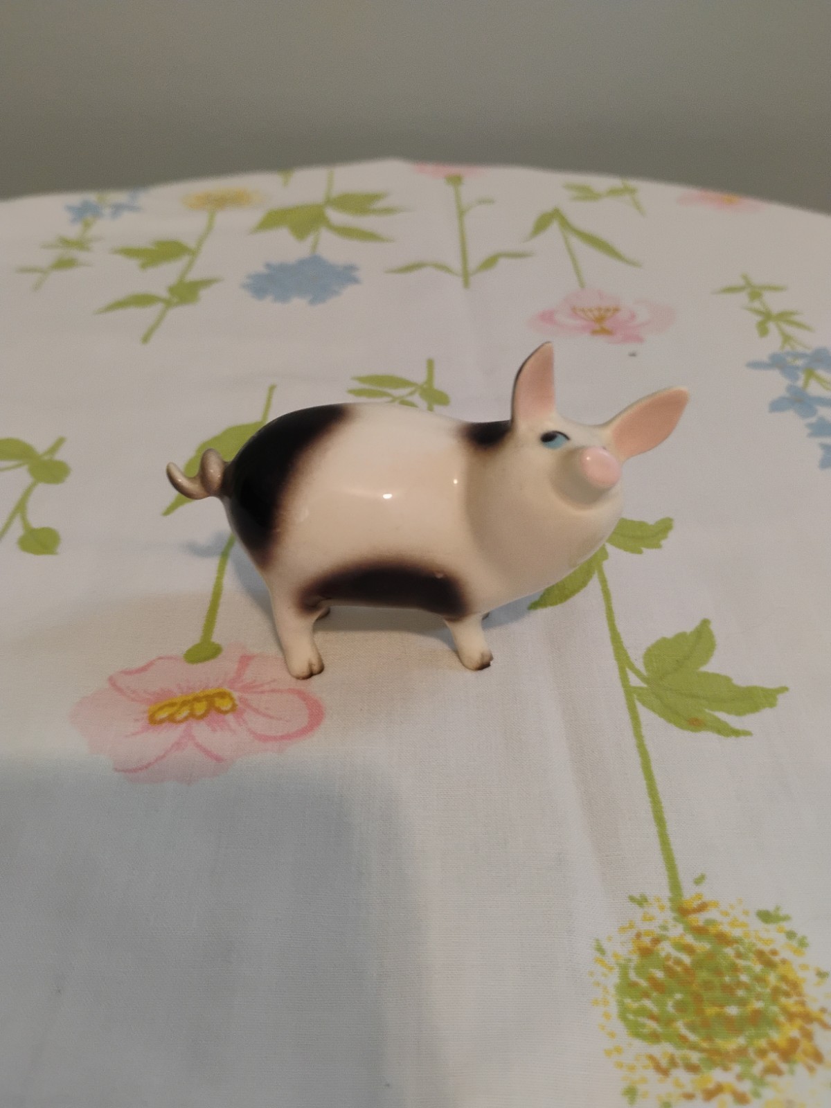 Vintage Hagan Renaker Happy Spotted Twirl Tailed Minature Ceramic Pig