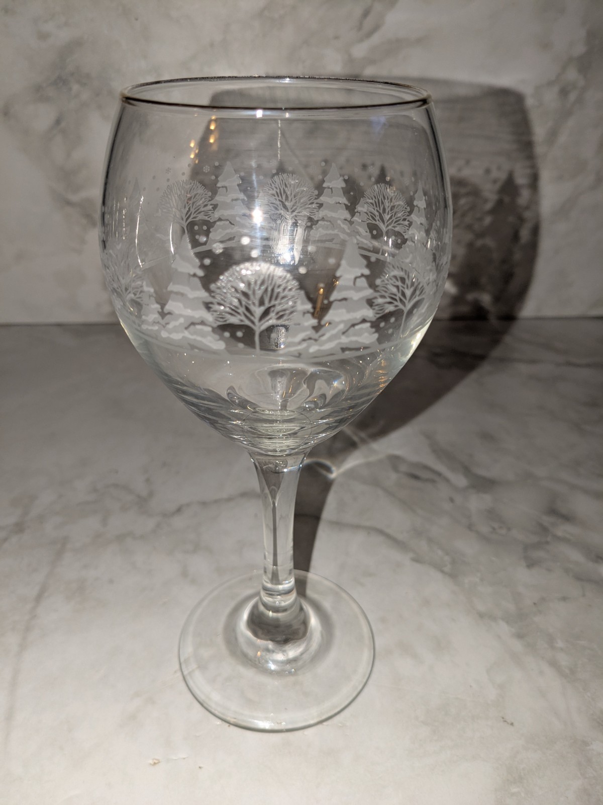 Arby\'s Winter Christmas Balloon Wine Goblet Gold Rim 8\ Arby\'s Winter Christmas Balloon Wine Goblet Gold Rim 8\
