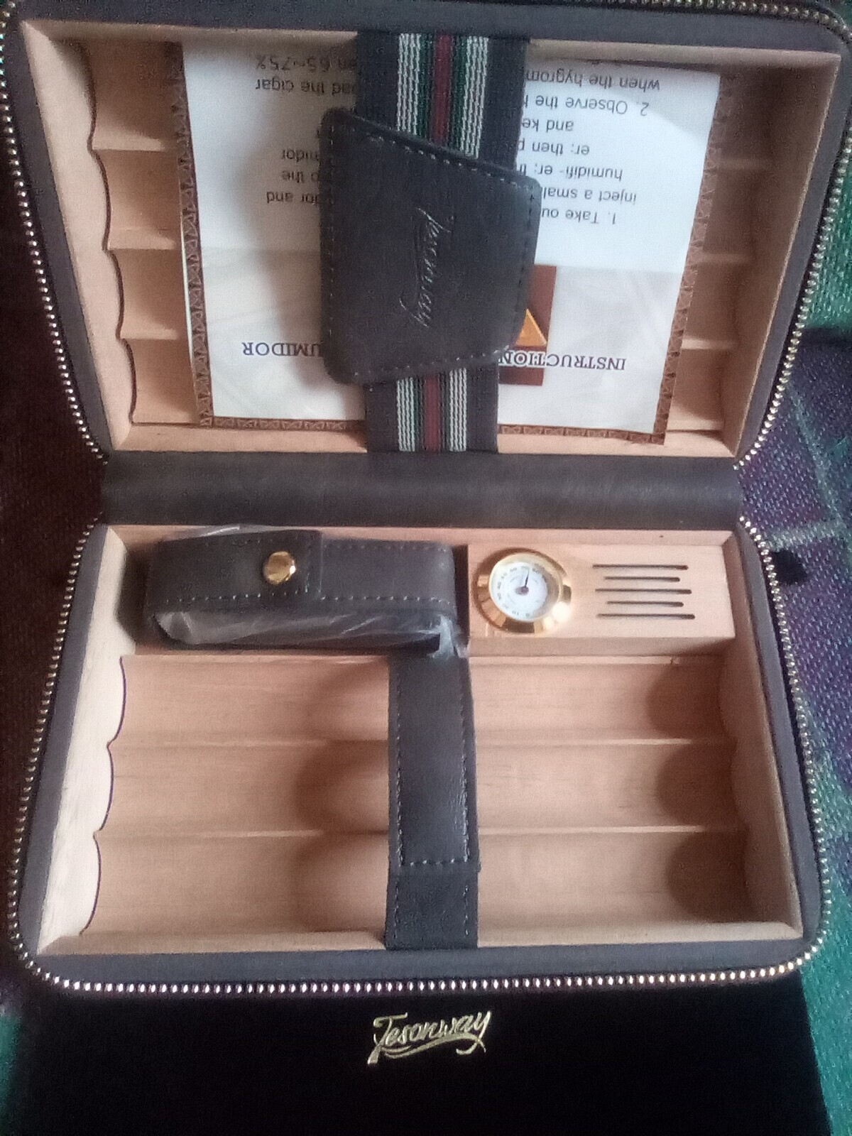  Tesonway Cigar  Travel Humidor, Cedar Wood Lined & Tesonway Cigar lighter  