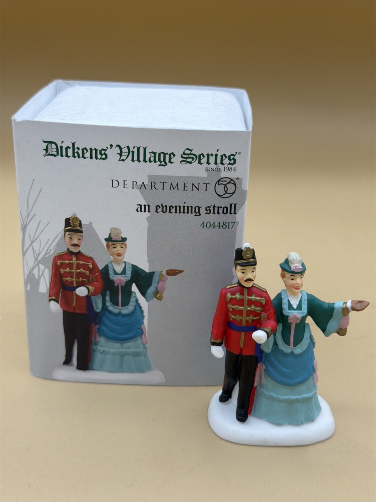Department 56 AN EVENING STROLL #4044817 Figurine - Dickens Village NEW