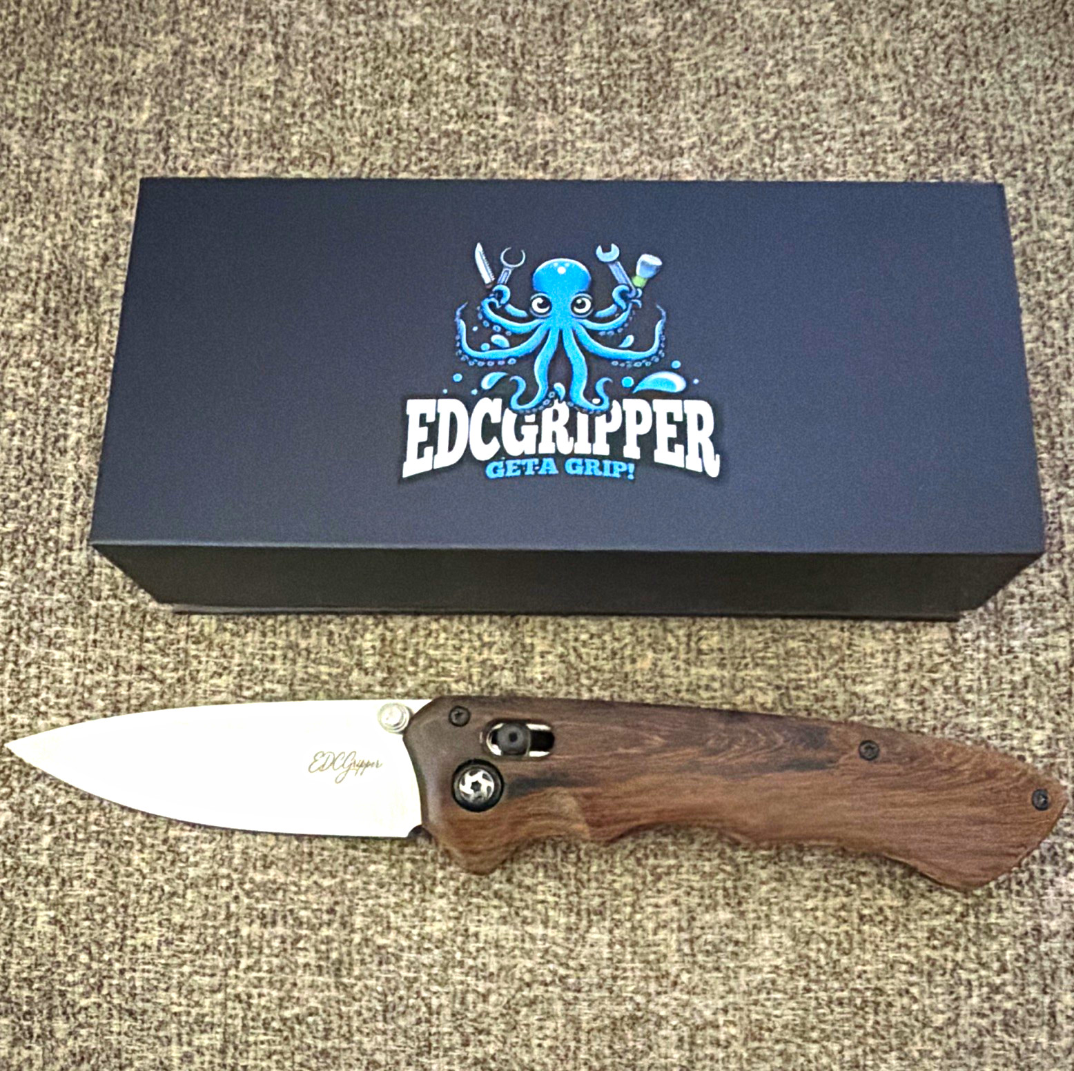 EDCGRIPPER Blacktide 14C28N Drop Point Plain Manual Ambi Axis Wood Clip
