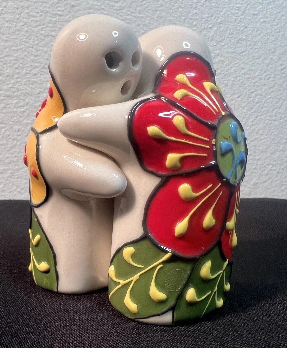 ANTONI GAUDI Hugging Salt and Pepper Shakers Set•Art Deco•Spain ANTONI GAUDI Hugging Salt and Pepper Shakers Set•Art Deco•Spain