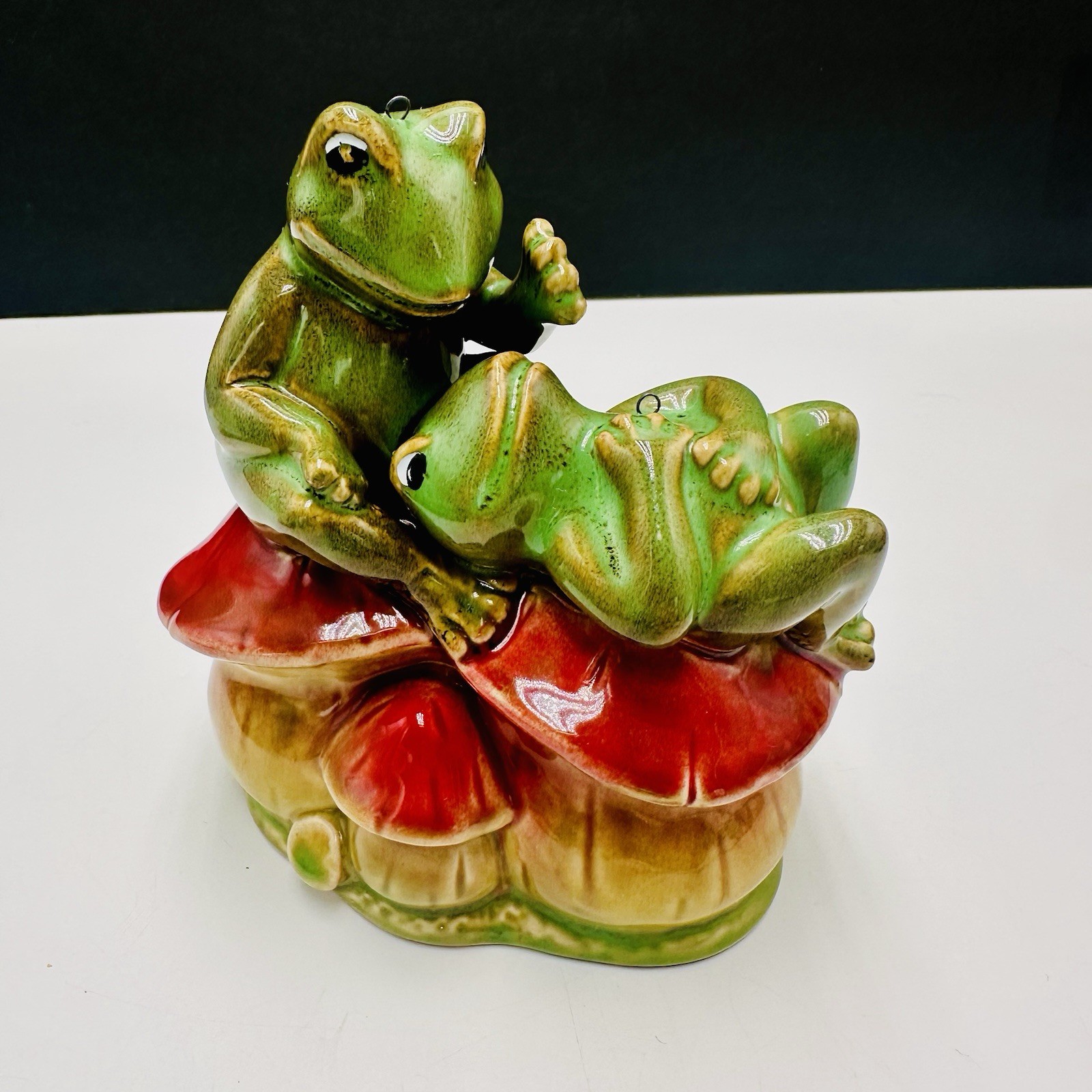 Vintage Majolica Frog Relaxing on Mushrooms Pottery Ceramic Green Red 6”x 5” Vintage Majolica Frog Relaxing on Mushrooms Pottery Ceramic Green Red 6”x 5”