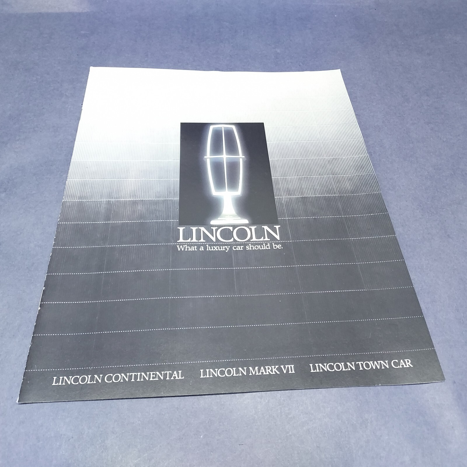 Vintage 1988 Lincoln Dealer Auto Brochure Vintage 1988 Lincoln Dealer Auto Brochure