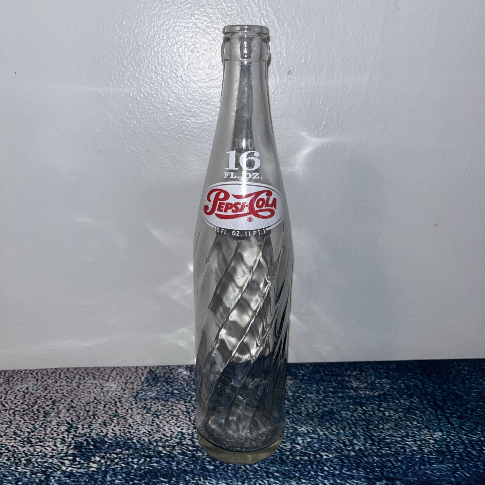 Vintage Pepsi Cola Glass Bottle Swirl 16 0z  1 Pint 1960s