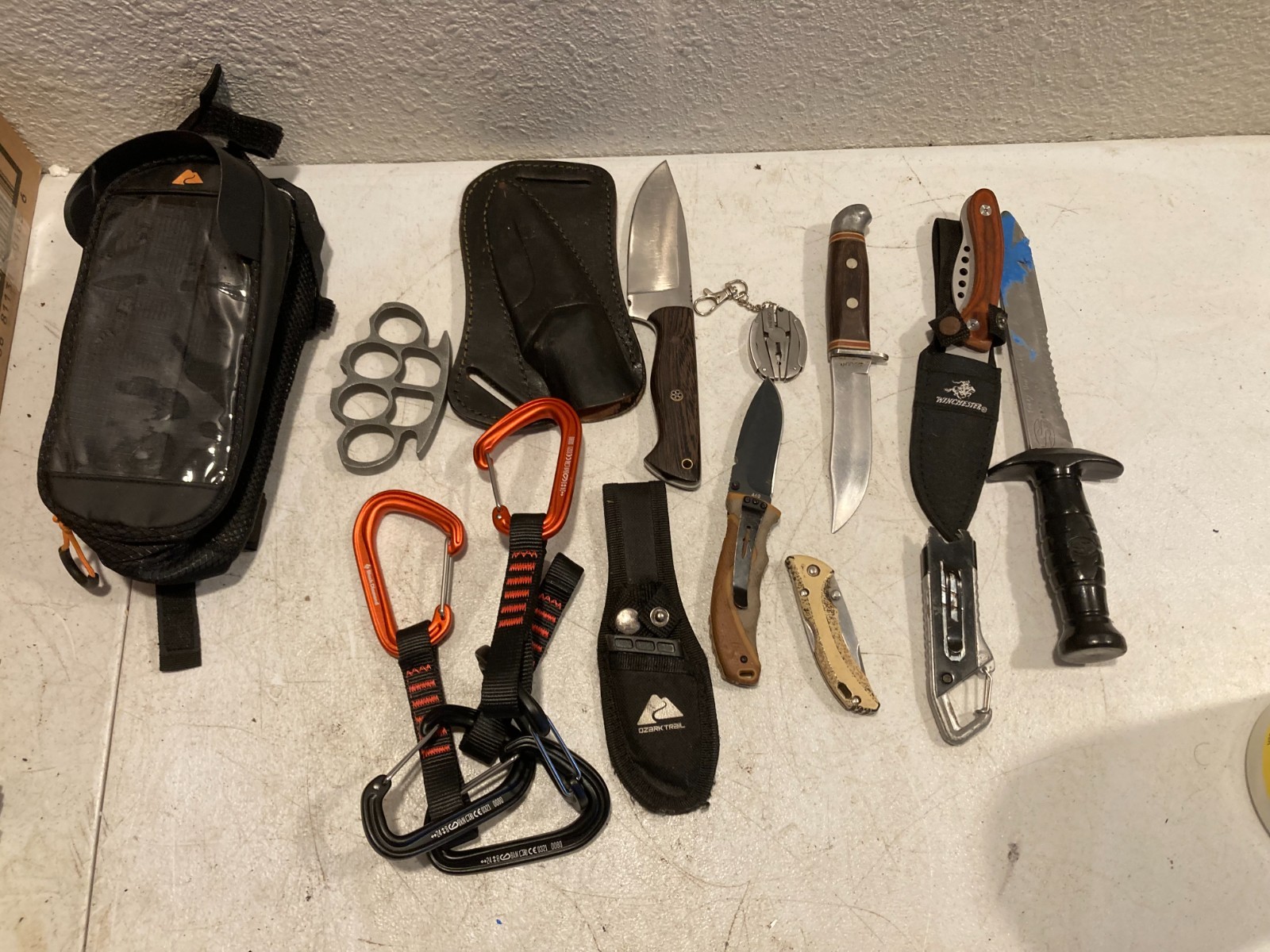 Lot Vintage Hunting Pocket Knives, Outdoor Utility Gear + Bag