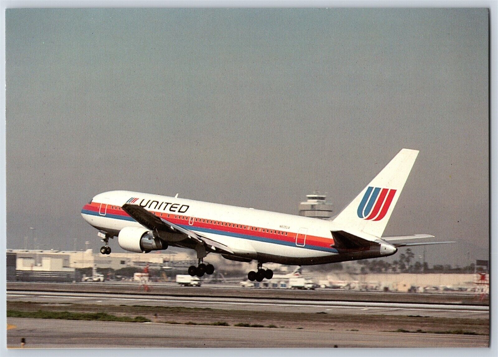 Airplane Postcard United Airlines Boeing 767-200 N605UA at LAX BQ16