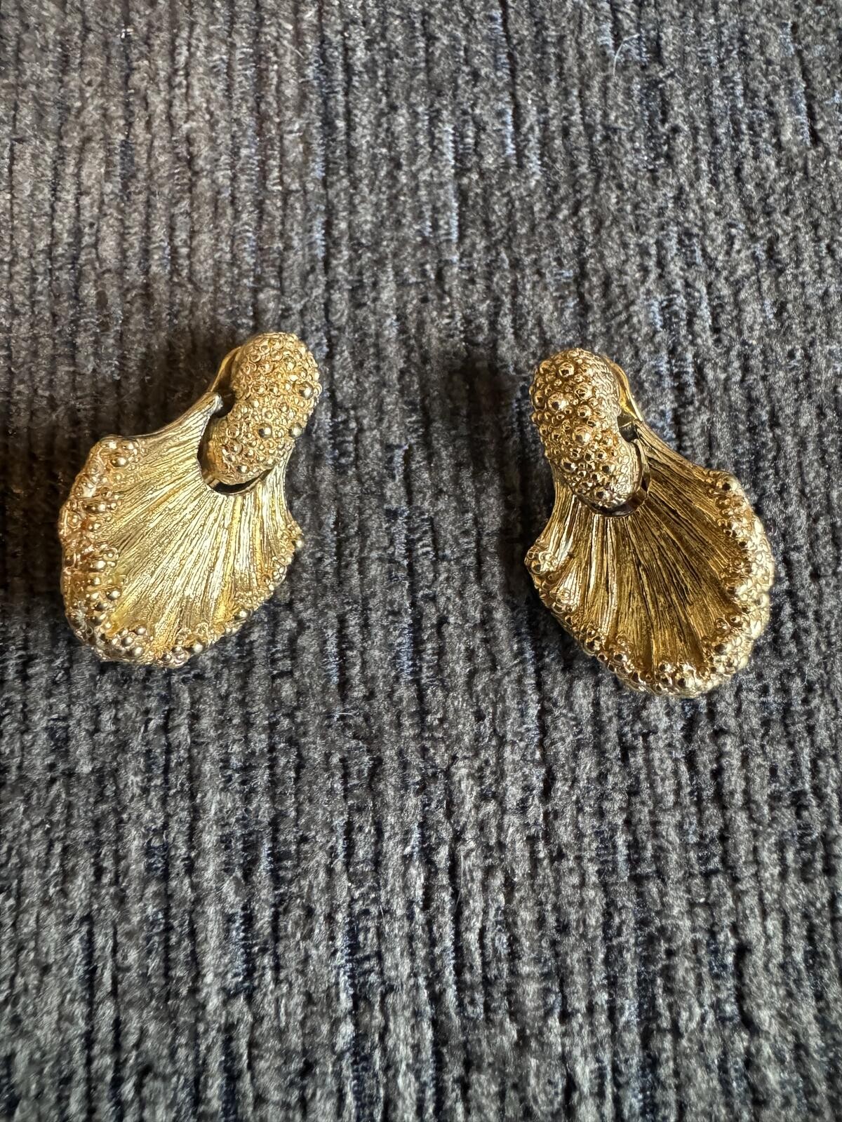 Vintage Gold Tone Clip On Earrings Textured Shell Fan Statement Earrings