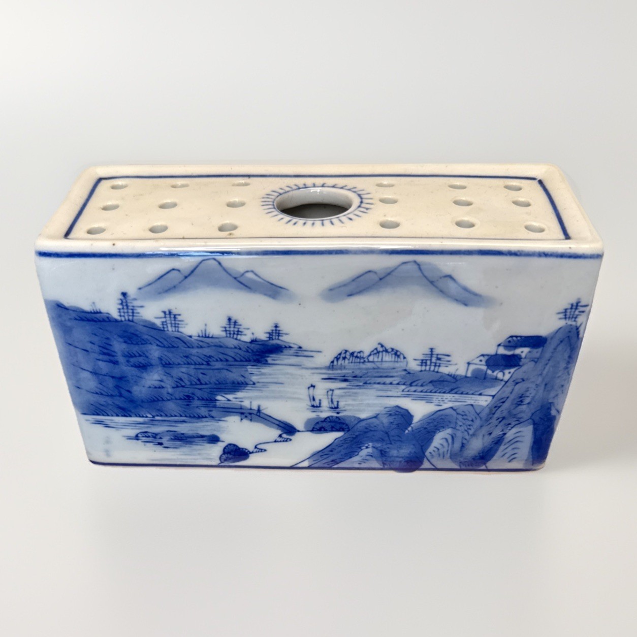 Vintage Mottahedeh Chinoiserie Blue White Flower Frog Tulipiere Vase Handpainted