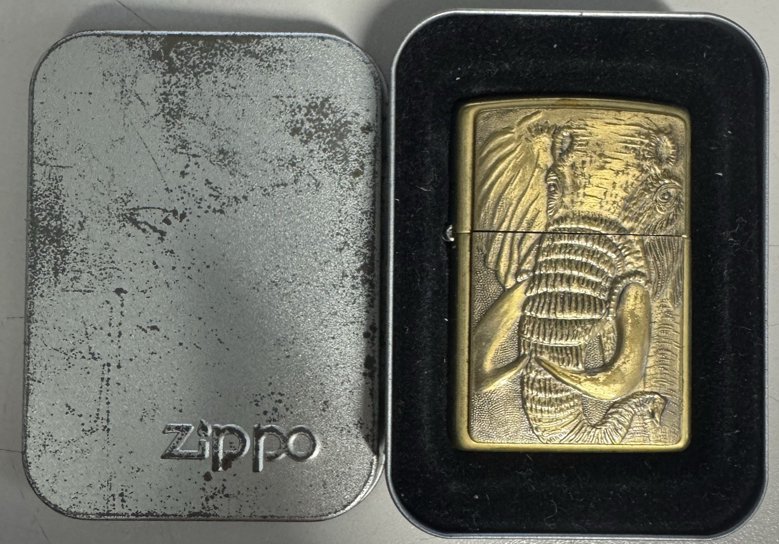 ZIPPO 1997 BARRETT SMYTHE ENDANGERED ANIMALS ELEPHANT EMBLEM LIGHTER IN BOX H425