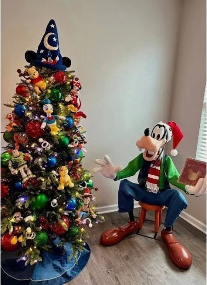 Disney 4 Ft Animated Holiday Goofy Christmas Animatronic Prop Disney 4 Ft Animated Holiday Goofy Christmas Animatronic Prop