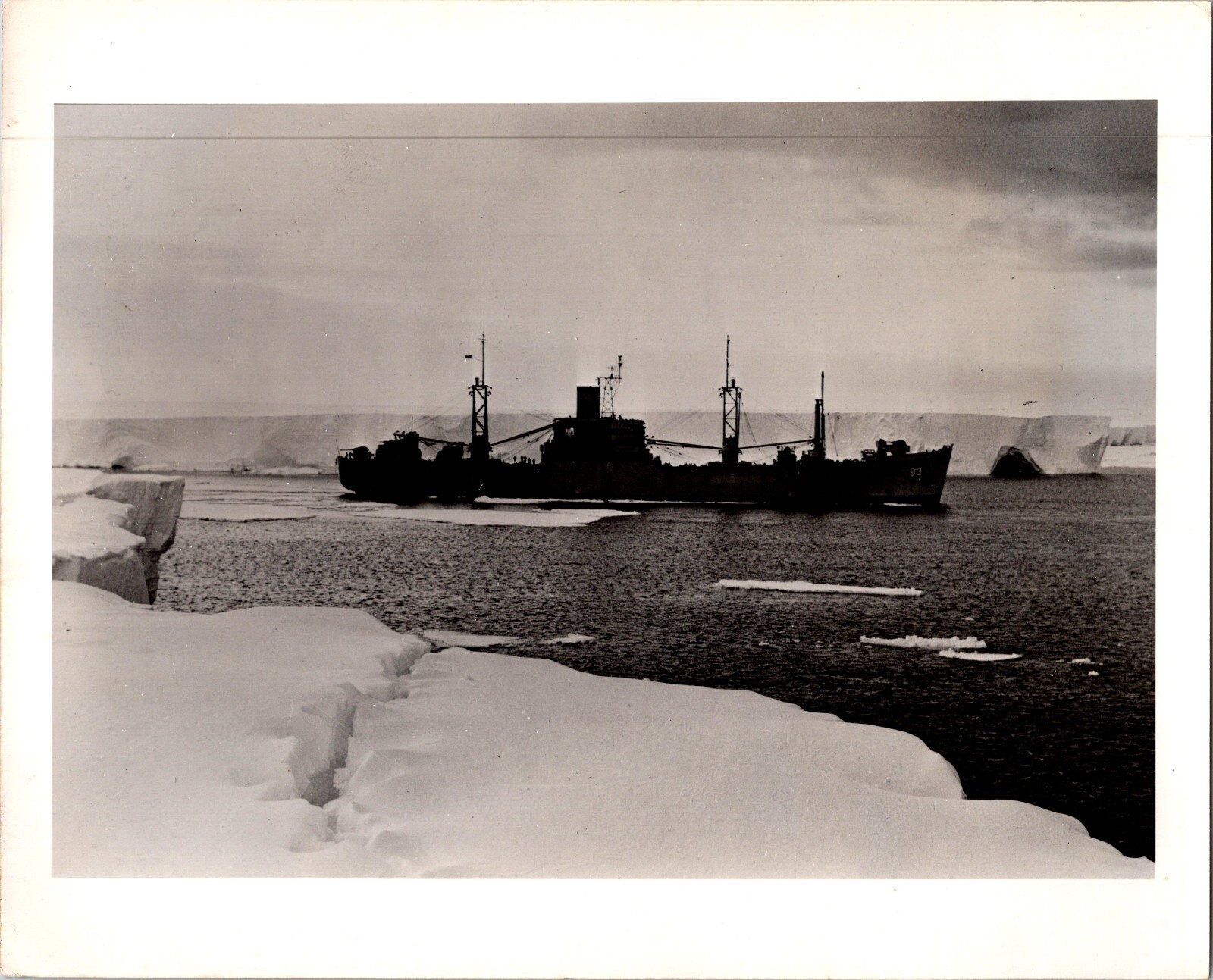 Photo Print WWII USS Yancey AKA 93 Andromeda-class Attack Cargo Ship 8x10 [267]