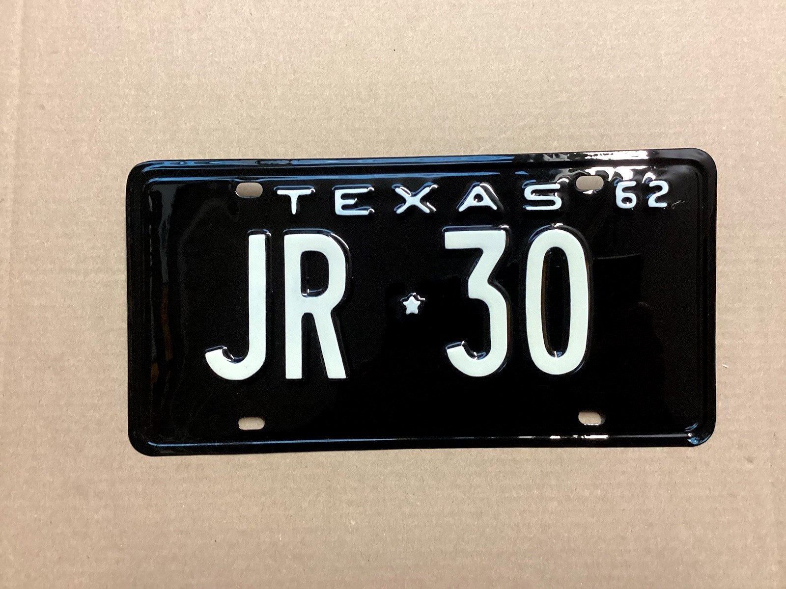 VINTAGE 1962 TEXAS LICENSE PLATE VERY NICELY RESTORED HIGH QUALITY LOW NUMBER