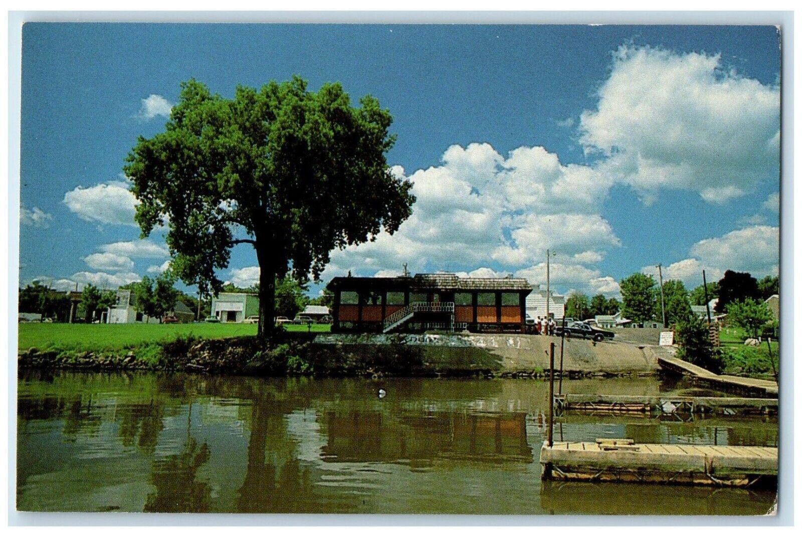 c1960 Exterior View Kernan Riverview Restaurant Princeton Iowa Unposted Postcard