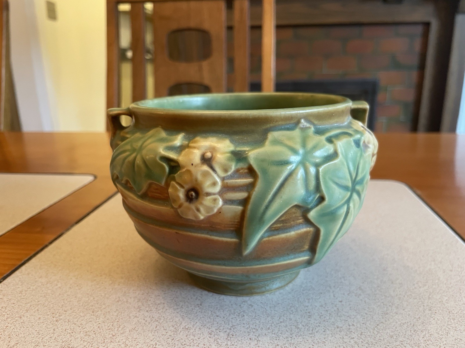 BEAUTIFUL - ROSEVILLE LUFFA VASE  / PLANTER 4.5\