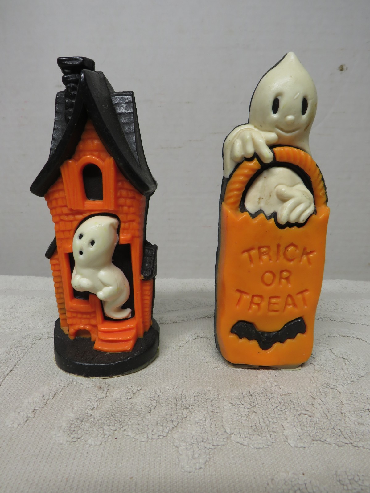 2 VTG 1987-88 Wizard Halloween Ghosts Haunted House Wax Halloween Air Fresheners