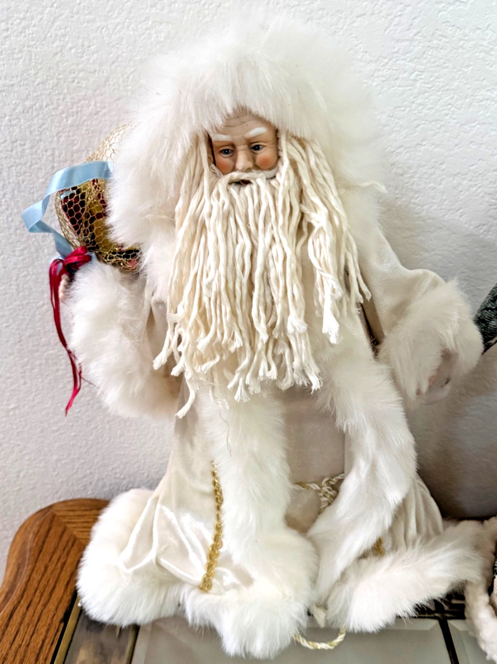 VTG 1991 Tender Heart Treasures Santa Figurine Tree Topper Table Decor White