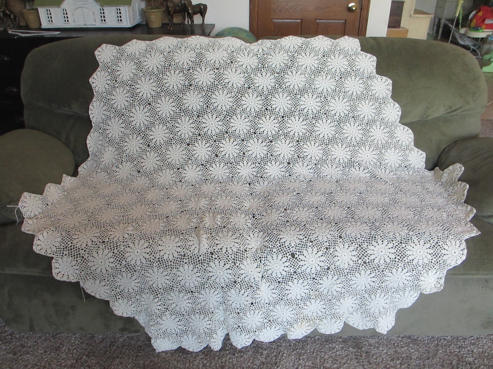 VINTAGE HEXAGON HAND CROCHET TABLECLOTH LACE HANDMADE 65