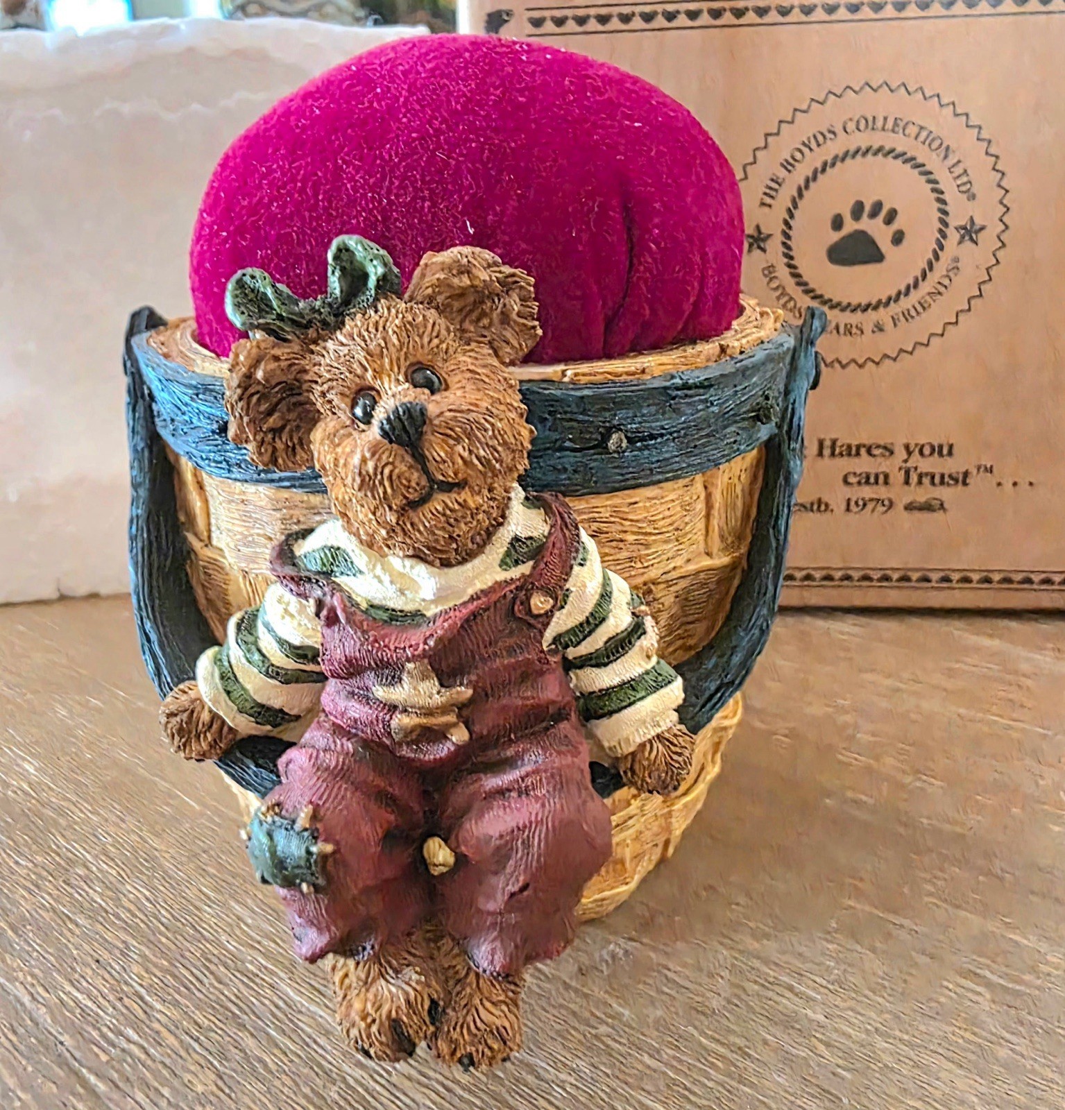 NEW - 2002 Boyds Bears - Miss Threadley 4114 - Ships Same Day