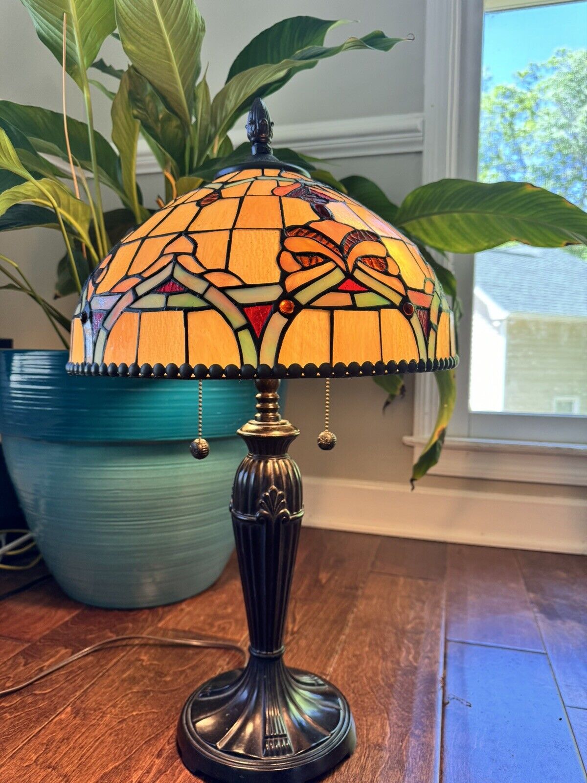 Dale Tiffany Lamp With Vintage Bronze Finish