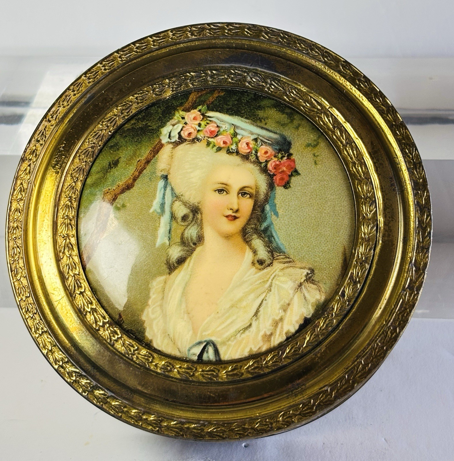 ANTIQUE EMBOSSED METAL POWDER BOX/ 1920’s/REGAL WOMENS IMAGE/GLASS LINER/3MIRROR
