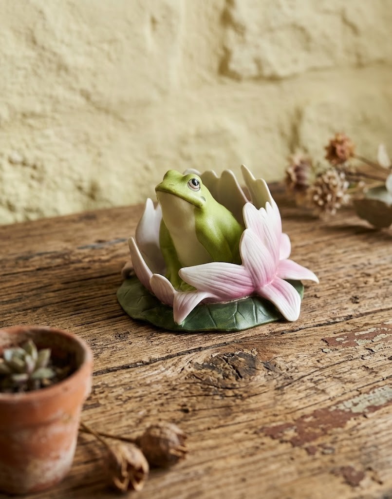 Vintage 1984 Franklin Mint Woodland Surprises Bisque Porcelain Frog Lily Flower