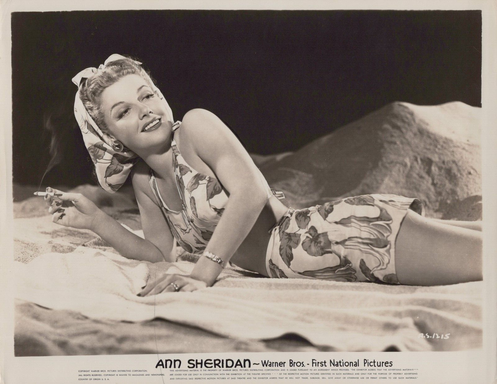 HOLLYWOOD BEAUTY ANN SHERIDAN STYLISH POSE STUNNING PORTRAIT 1940s Photo C37