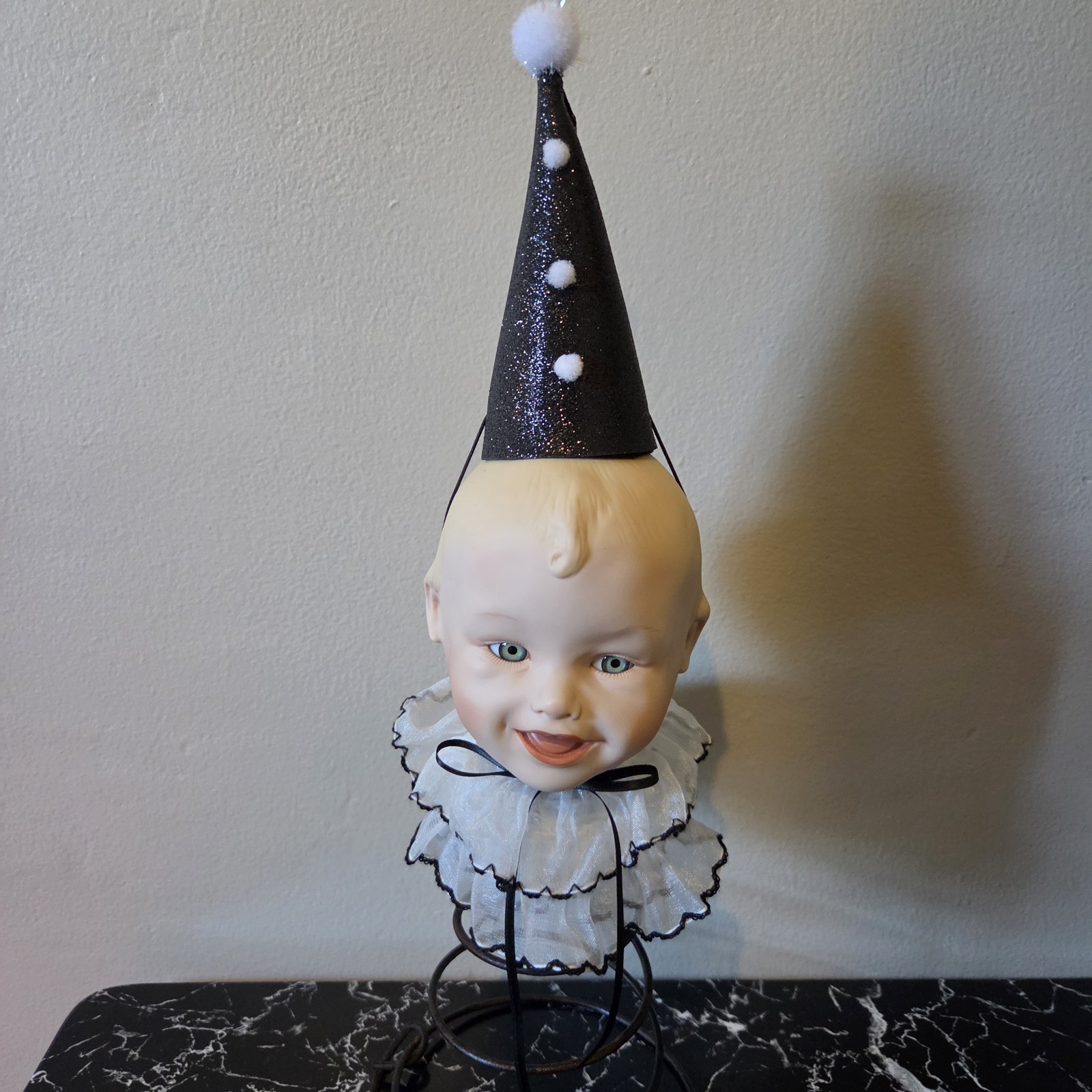 VINTAGE HANDMADE CERAMIC CUTE CREEPY BABY DOLL CERAMIC CLOWN HEAD ANTIQUE PROP