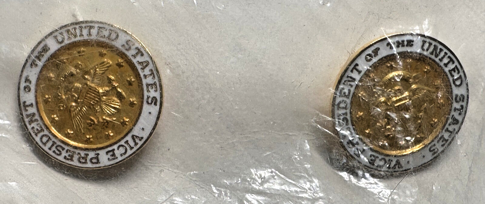 NEW VICE PRESIDENT OF THE UNITED STATES GOLD TONE & WHITE ENAMEL CUFFLINKS H2