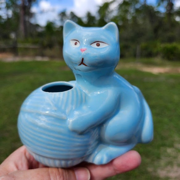 Vintage Prestige Ceramic Blue Cat Yarn Ball Twine String Holder Dispenser 1980