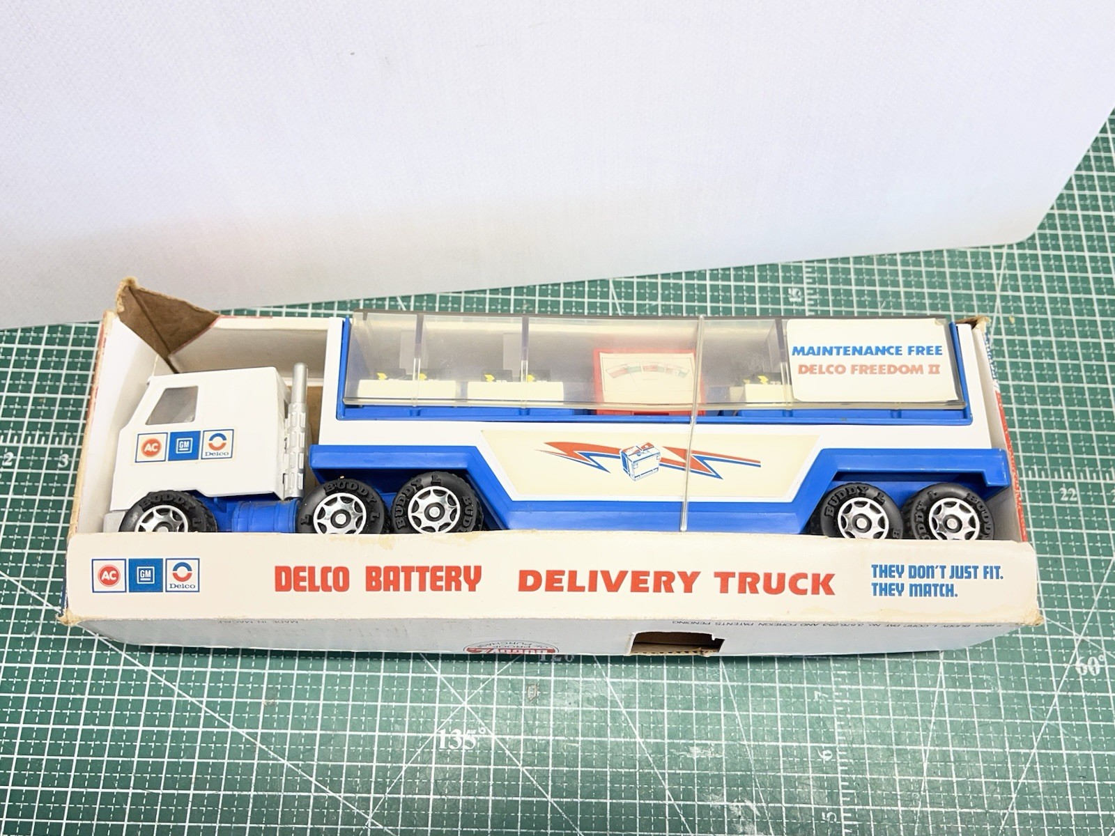 Delco Baterry Delivery Truck - Maintenance Free Del o Freedom II - Buddy L W Box