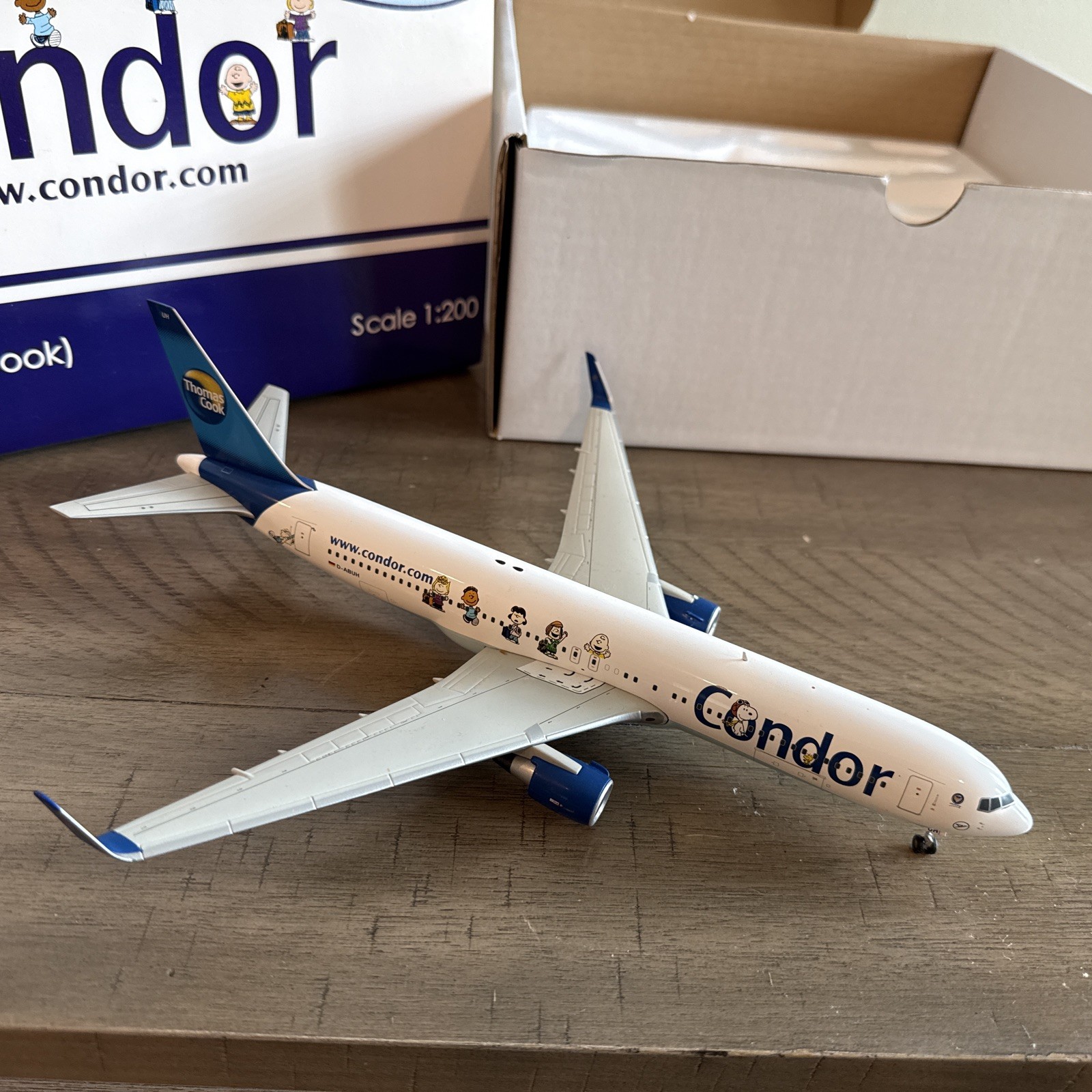 JC Wings 1/200 Condor Thomas Cook Peanuts Snoopy 767-330ER Model Airplane