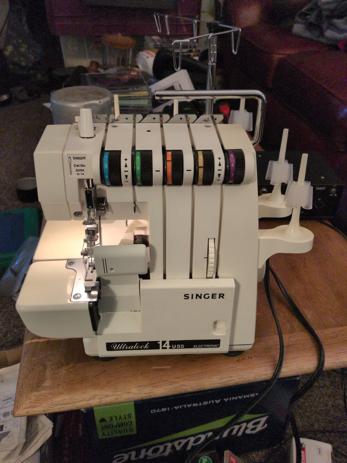 Singer UltraLock 14u85 Electronic 5 Threaded Server Sewing Machine