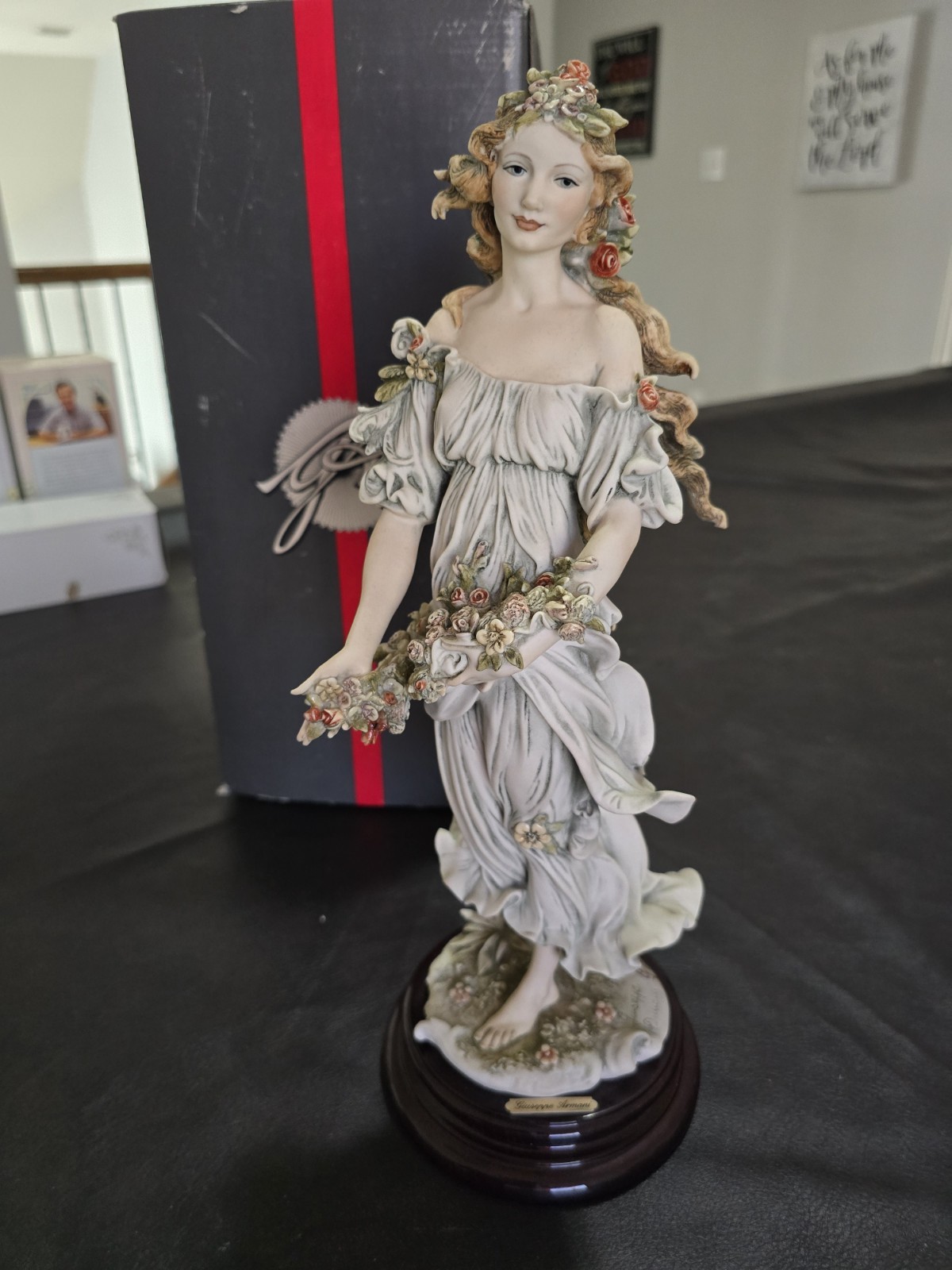 Giuseppe Armani Members Only 1994 Figurine 212C \
