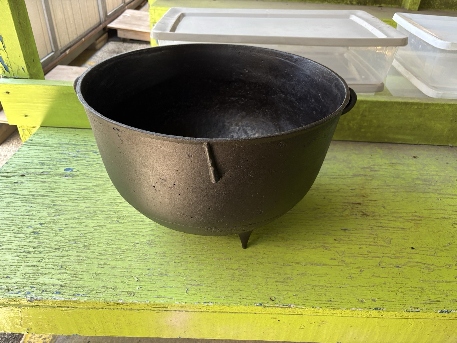 Antique Large Three Legged Cast Iron Cauldron Pot Double Gate Mark #12 Antique Large Three Legged Cast Iron Cauldron Pot Double Gate Mark #12