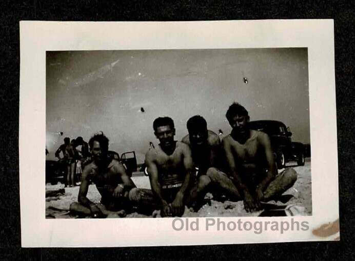 DARK BEACH SCENE 4 HUNKY MEN SEXY SWIMSUITS OLD/VINTAGE PHOTO- N928