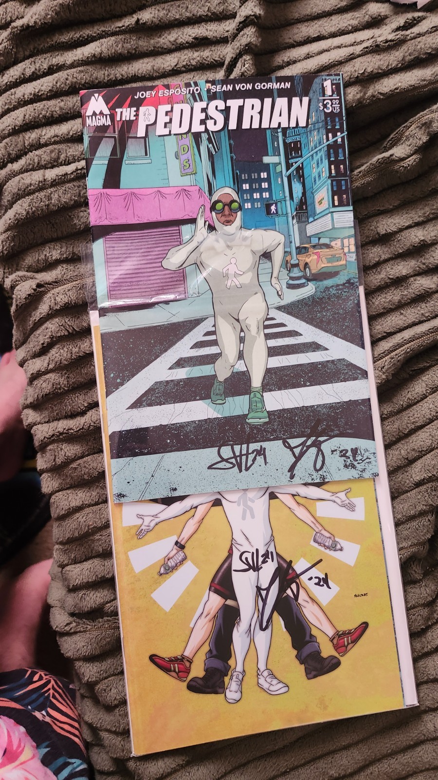 [MEGA RARE] signed variants of issue 1 and 2 of the pedestrian comics