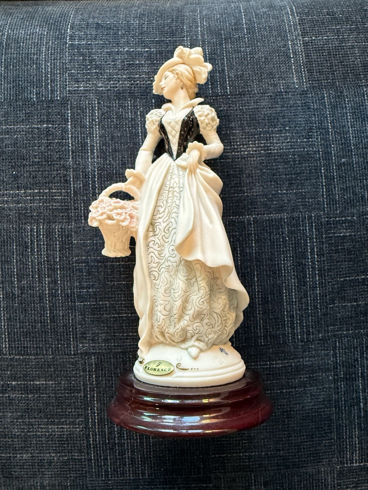 Giuseppe Armani Beth 0519C 1998 Society Member Figurine Florence Italy Signed