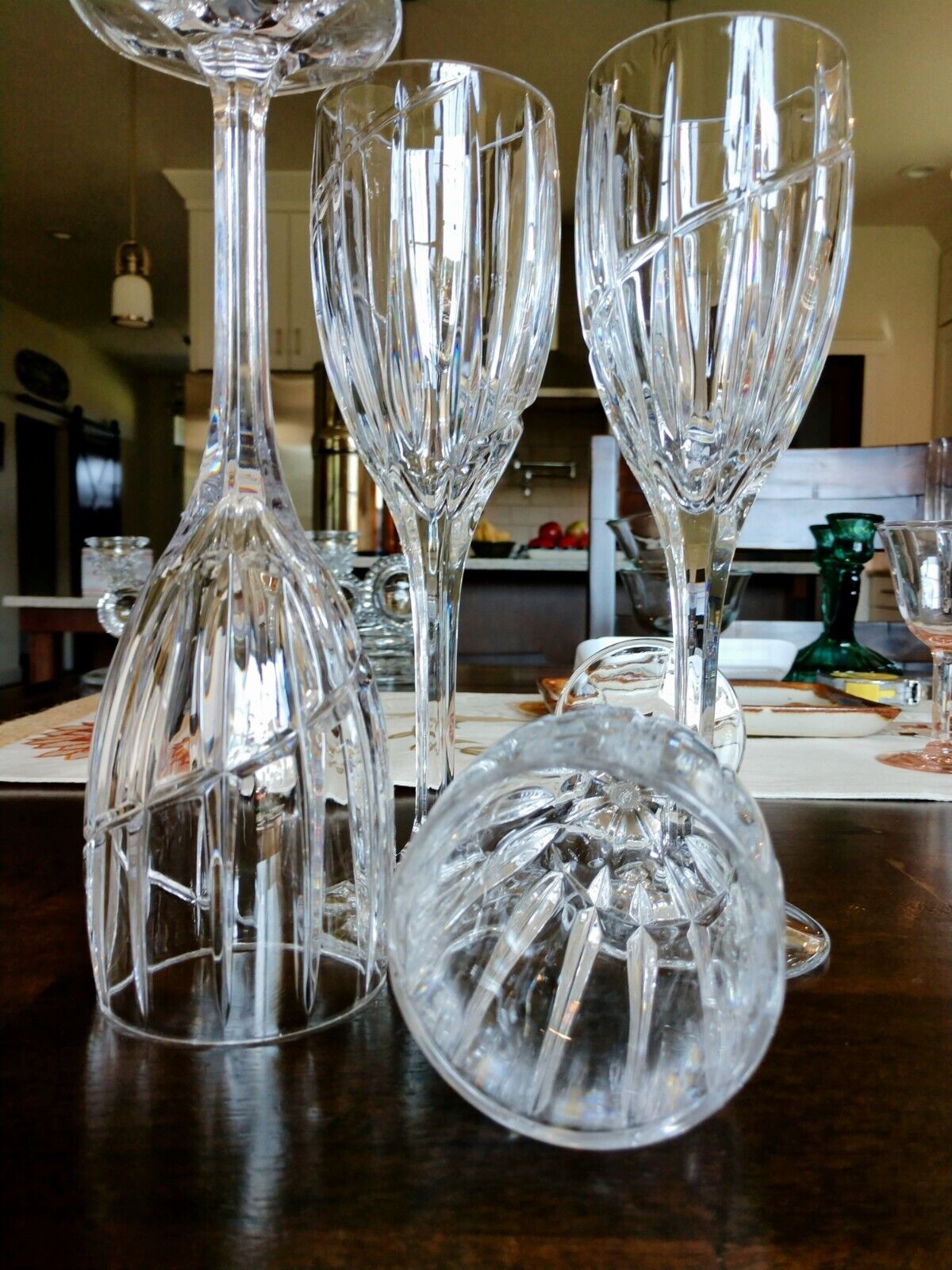 Mikasa Uptown Chrystal Wine Glasses With Swirl And Vertical Design Set Of 4.