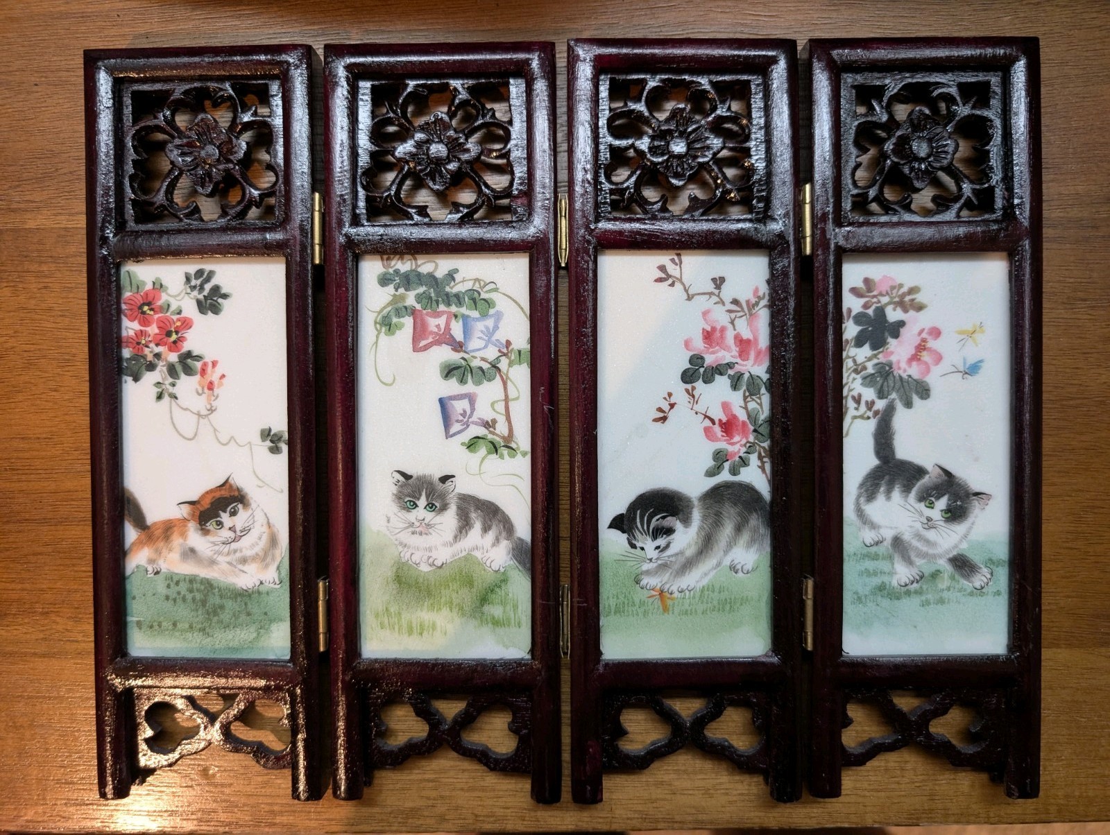 Vintage 1996 Asian Mini Folding Screen Chinese Cat Drawings Wood Floral Tabletop Vintage 1996 Asian Mini Folding Screen Chinese Cat Drawings Wood Floral Tabletop