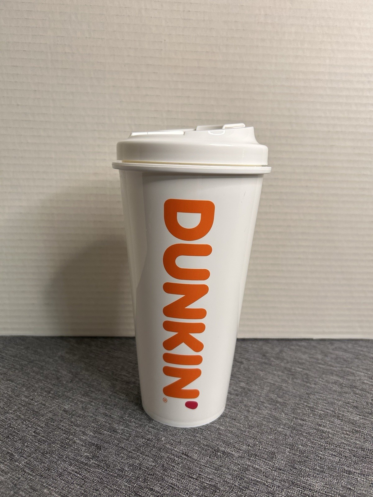 Dunkin Donuts White Plastic Travel Tumbler Classic Look 24 Oz Insulated BPA Free